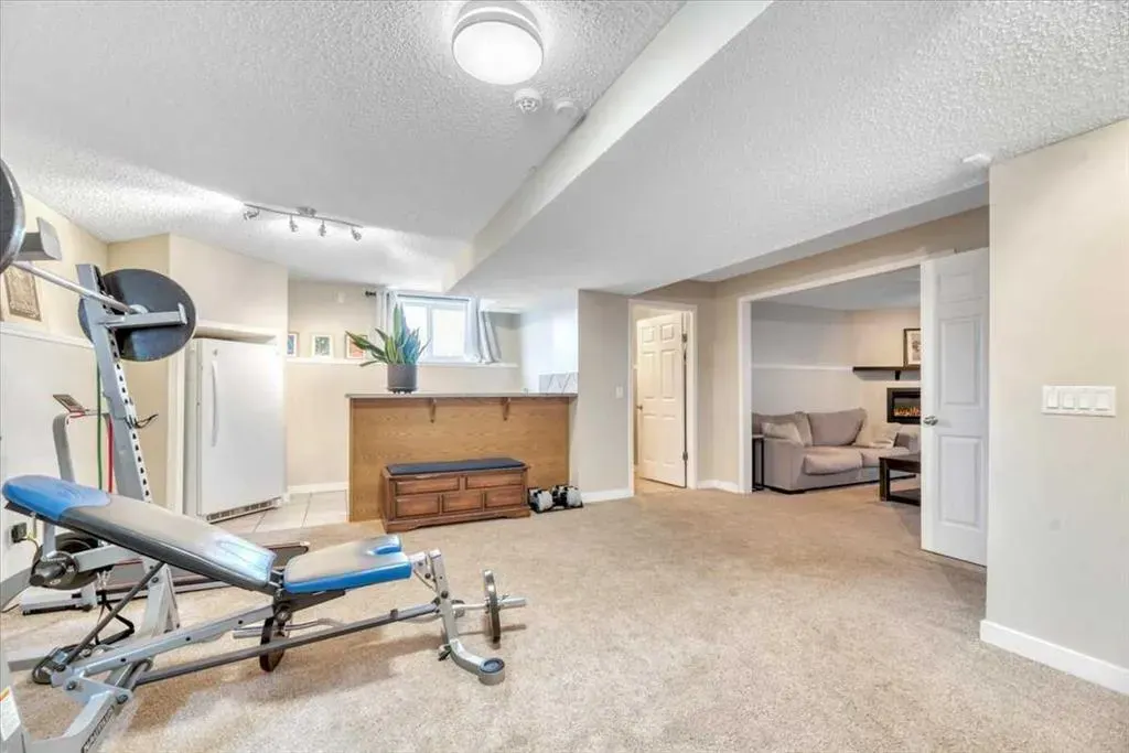 156 Aspen Creek Crescent