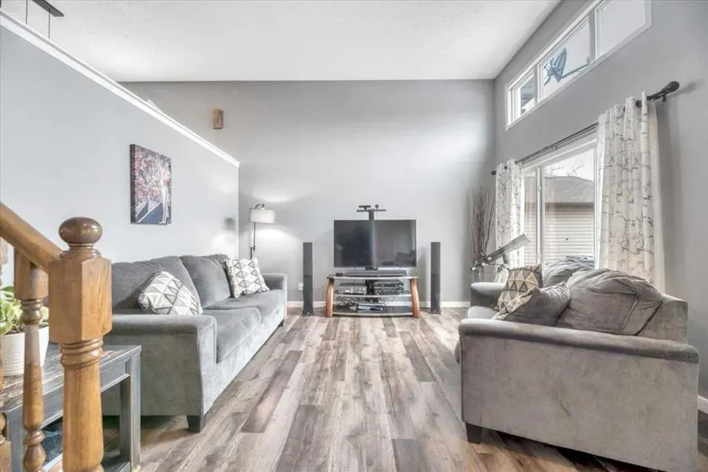 156 Aspen Creek Crescent