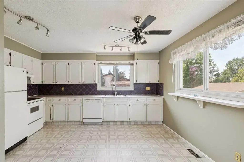 126 Thistle Way