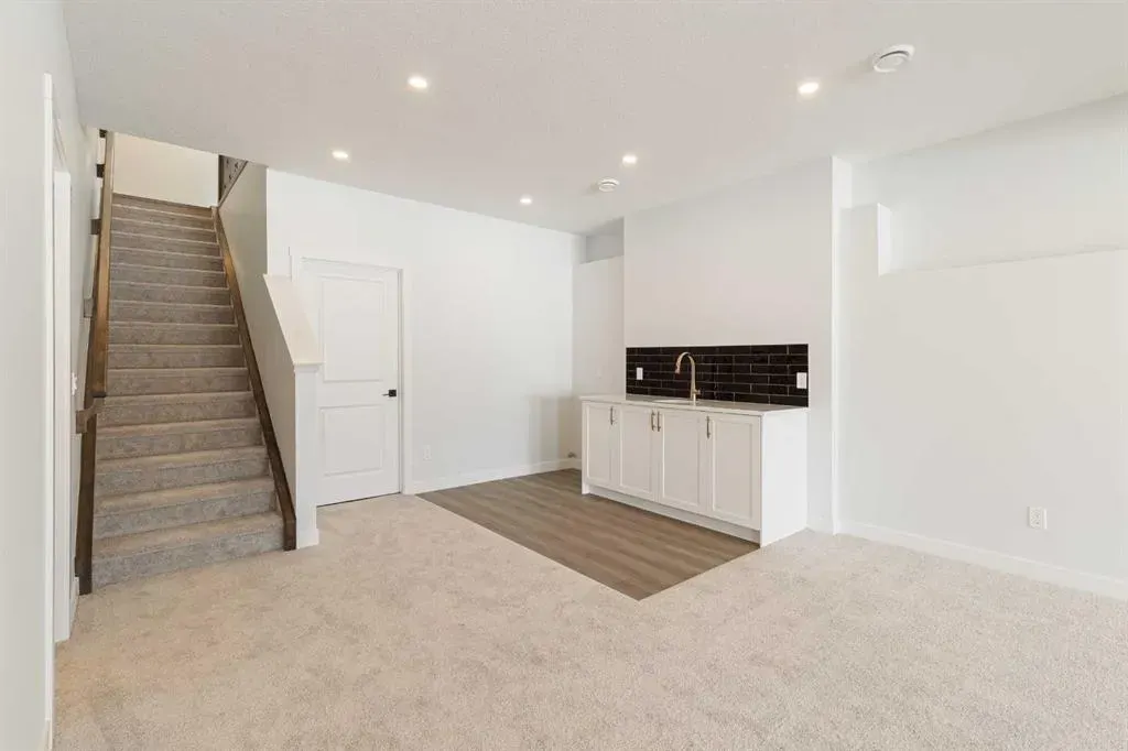 125 Monarch Bend