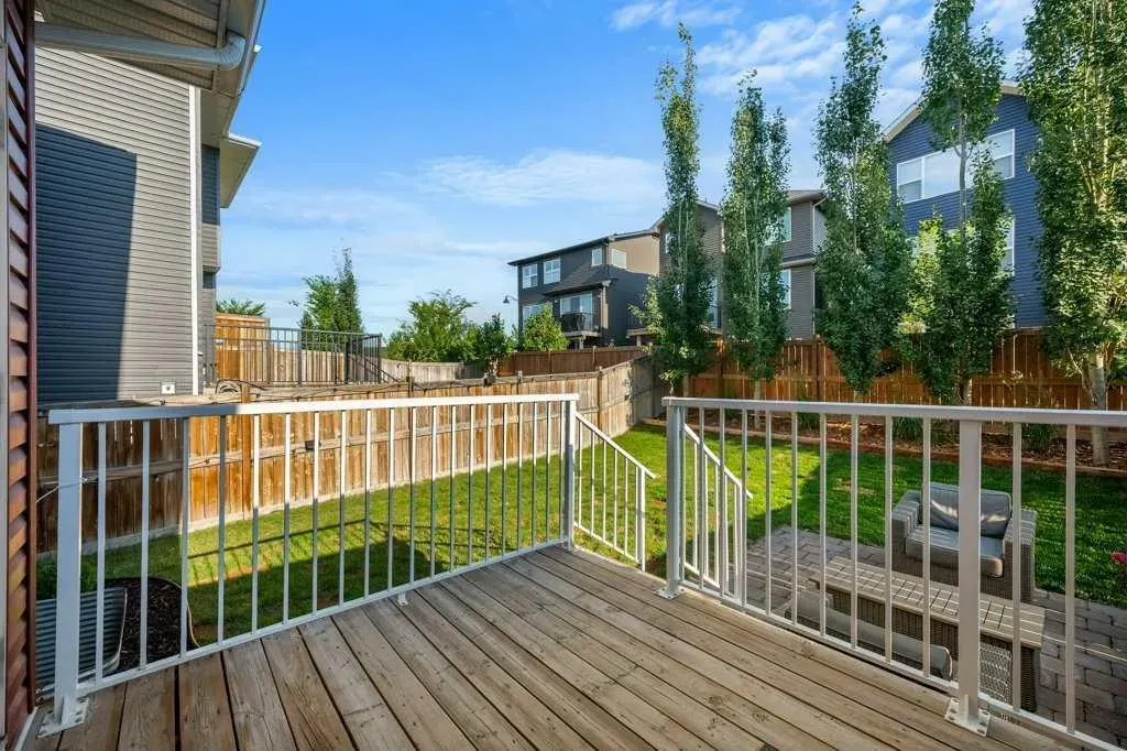 114 Crestbrook Way SW