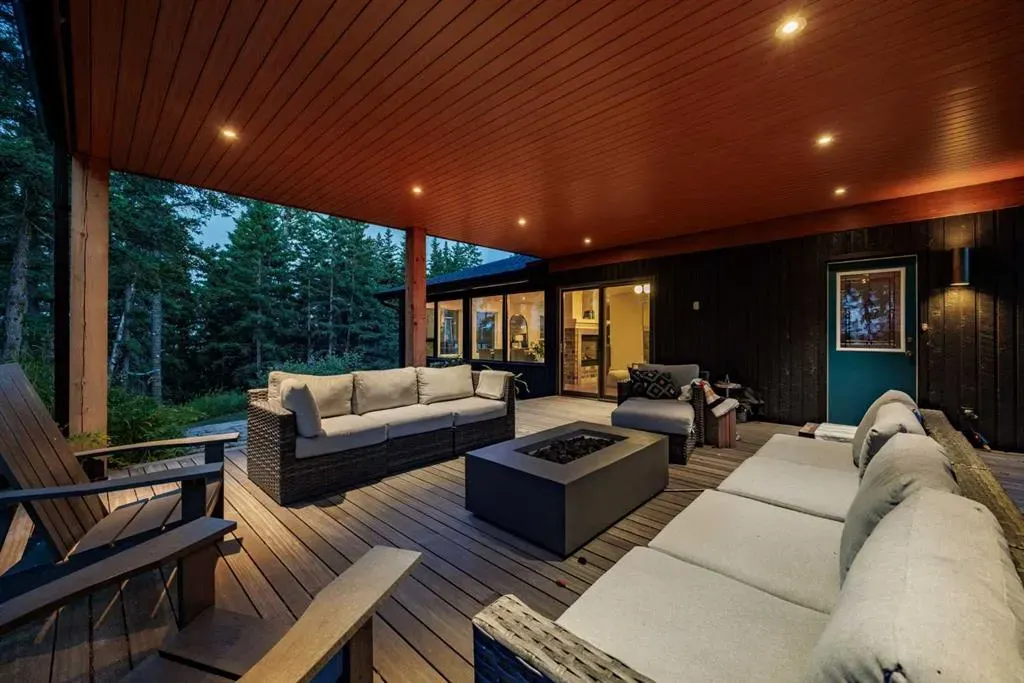 15 Elbow River Point