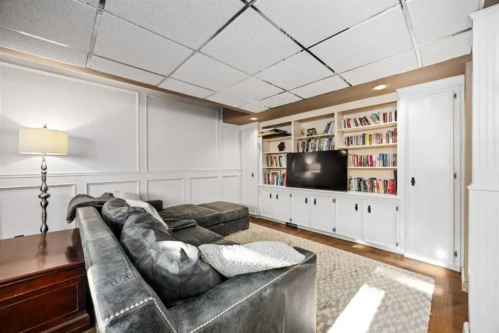 15 Elbow River Point