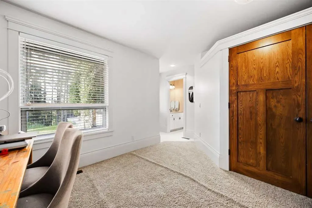 15 Elbow River Point