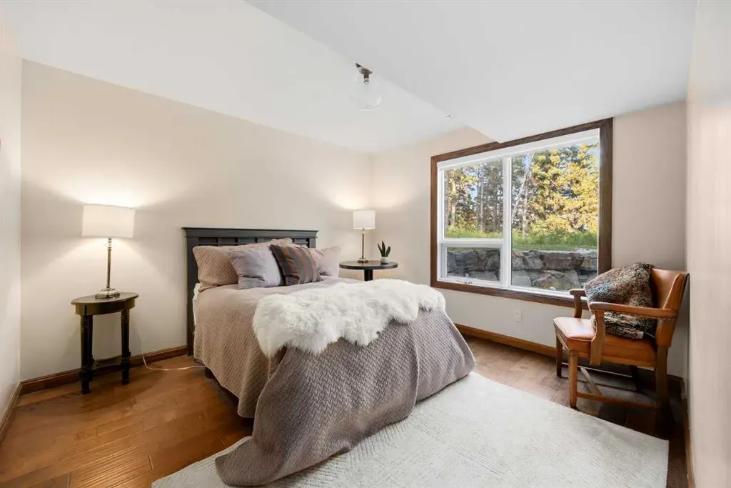 15 Elbow River Point