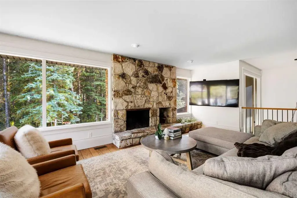 15 Elbow River Point