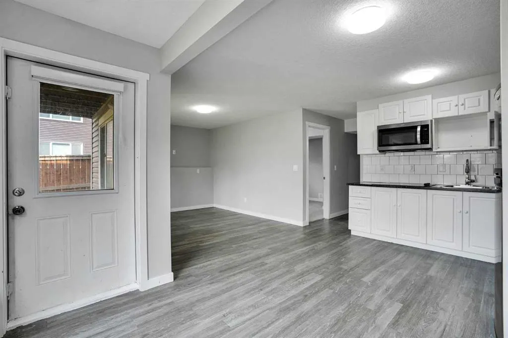 368 Nolanhurst Crescent NW