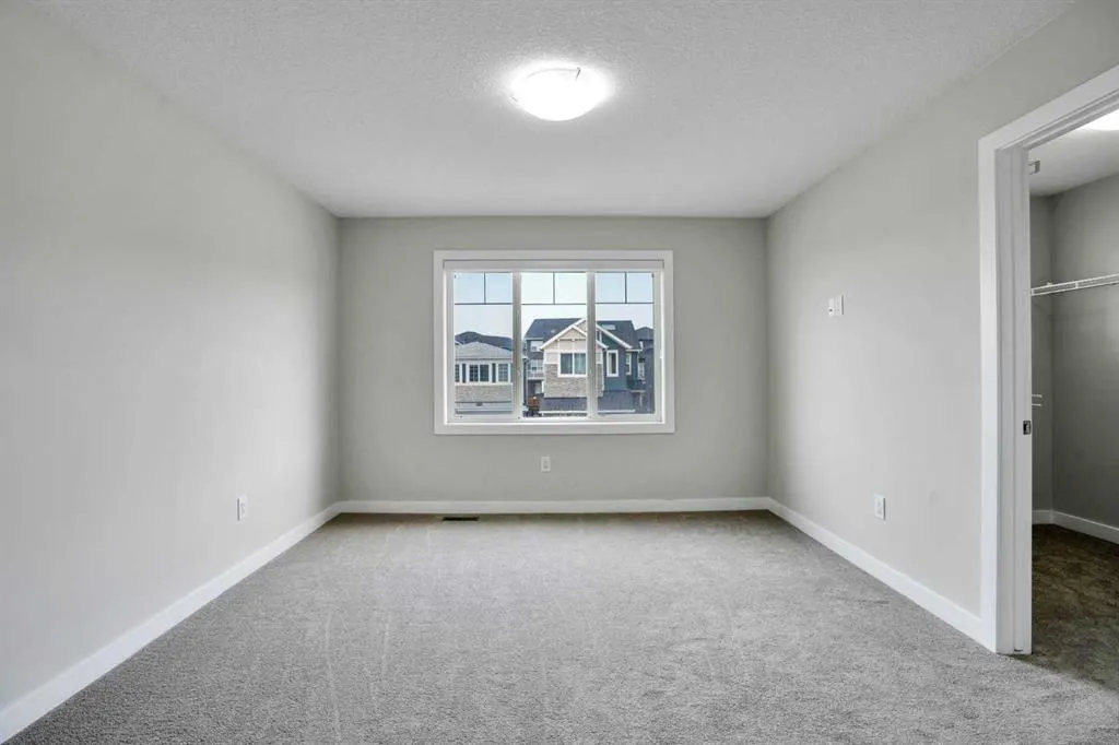 368 Nolanhurst Crescent NW