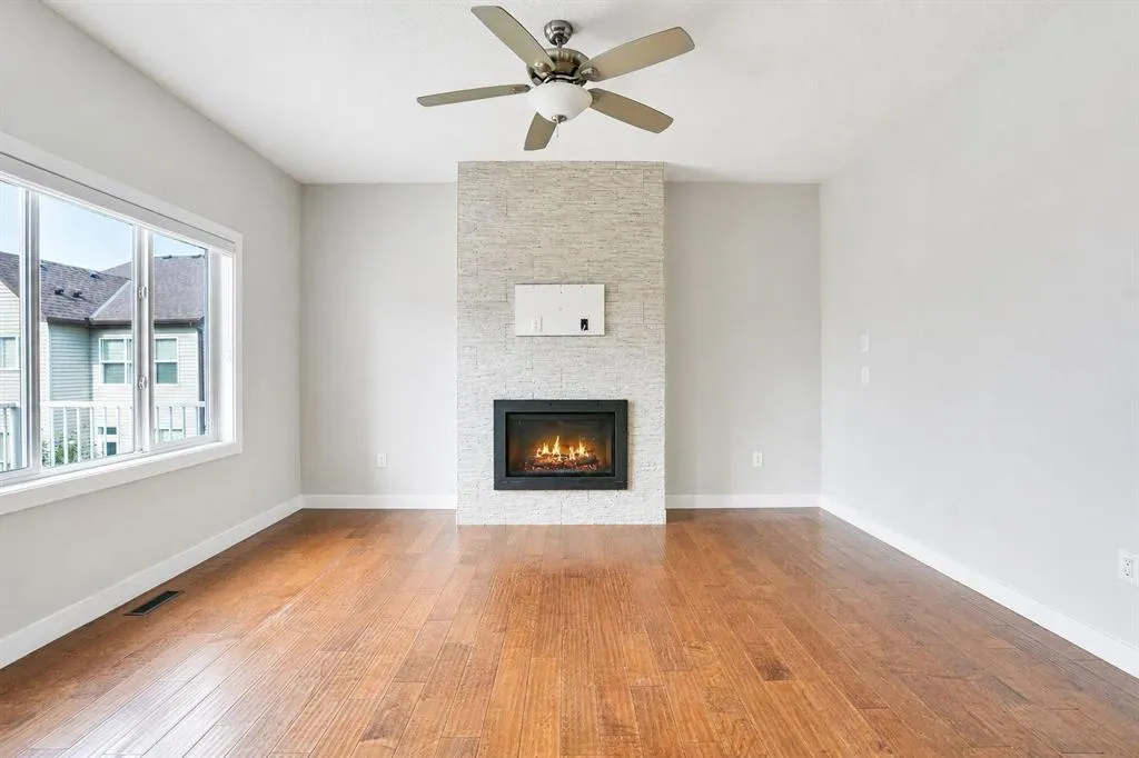 368 Nolanhurst Crescent NW