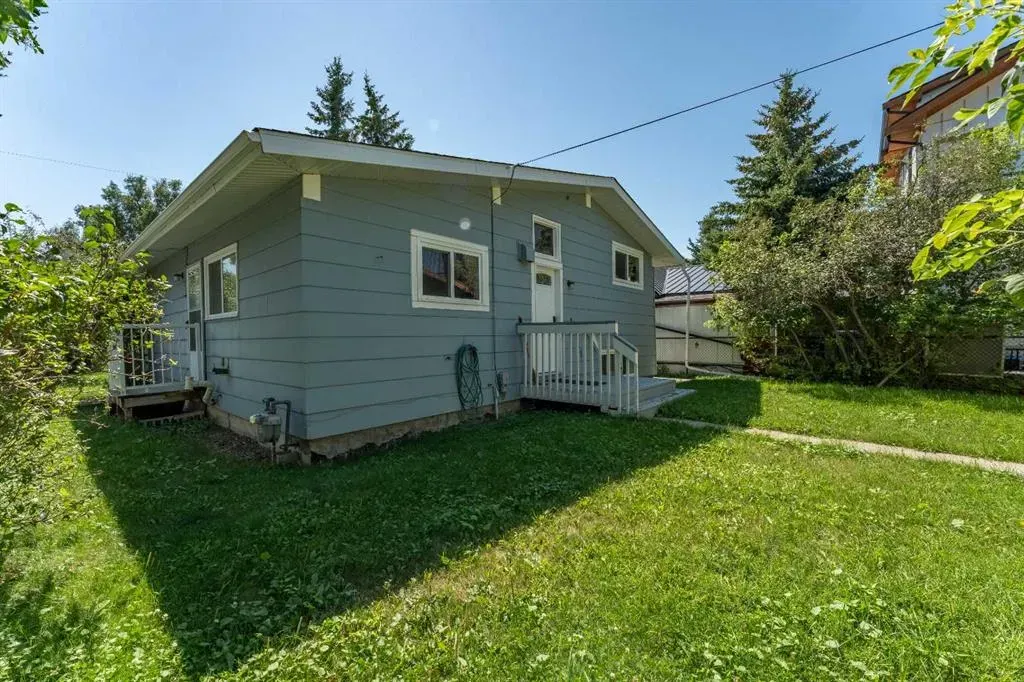 106 Elma Street W