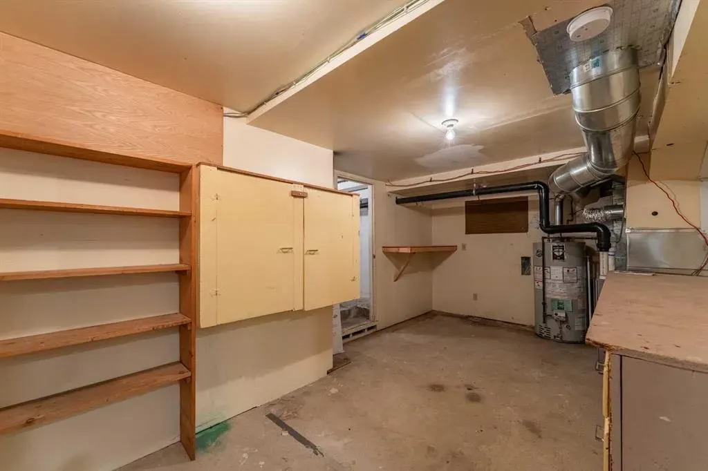 106 Elma Street W