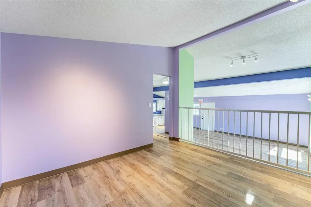 106 Elma Street W