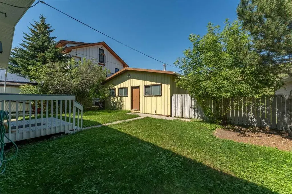 106 Elma Street W