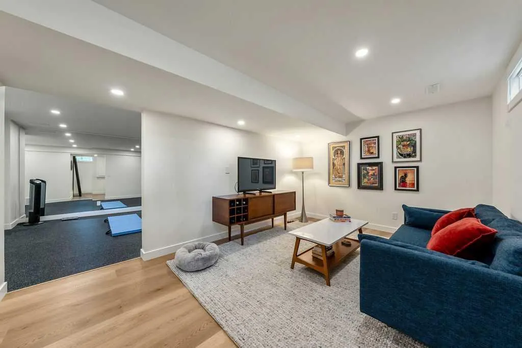 2011 Palliser Drive SW