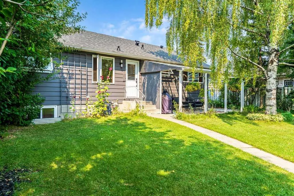 2011 Palliser Drive SW