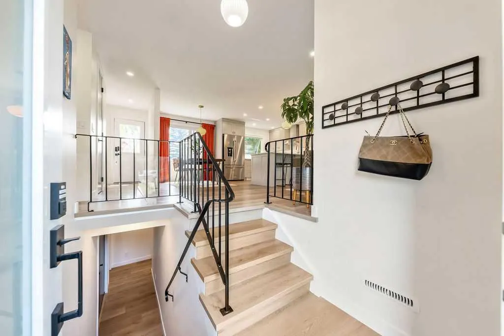 2011 Palliser Drive SW