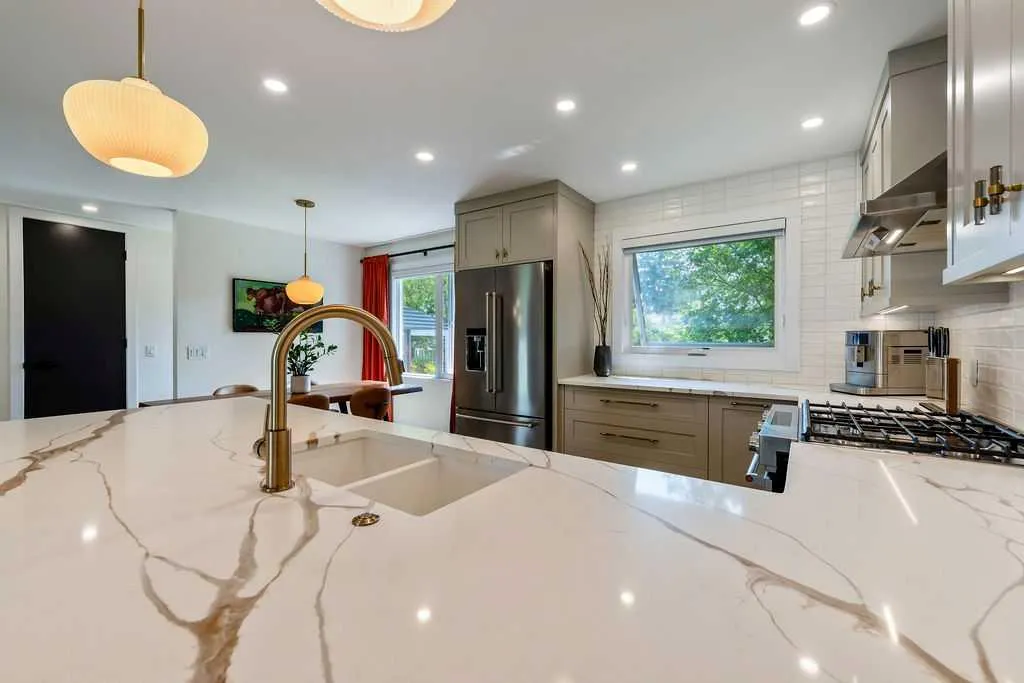 2011 Palliser Drive SW