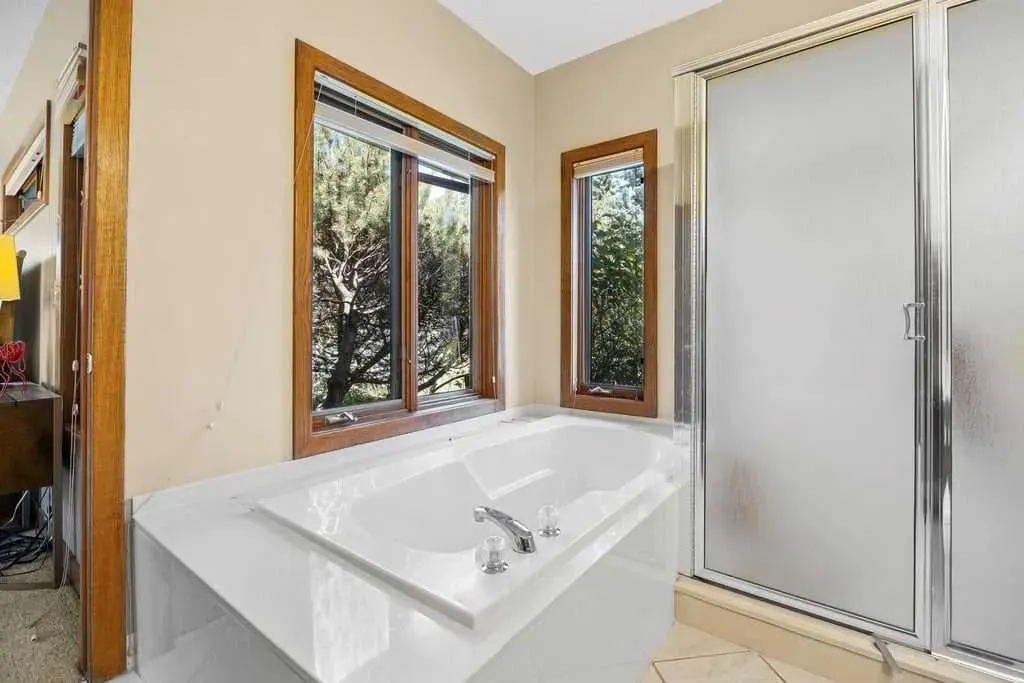 19 Westbluff Place
