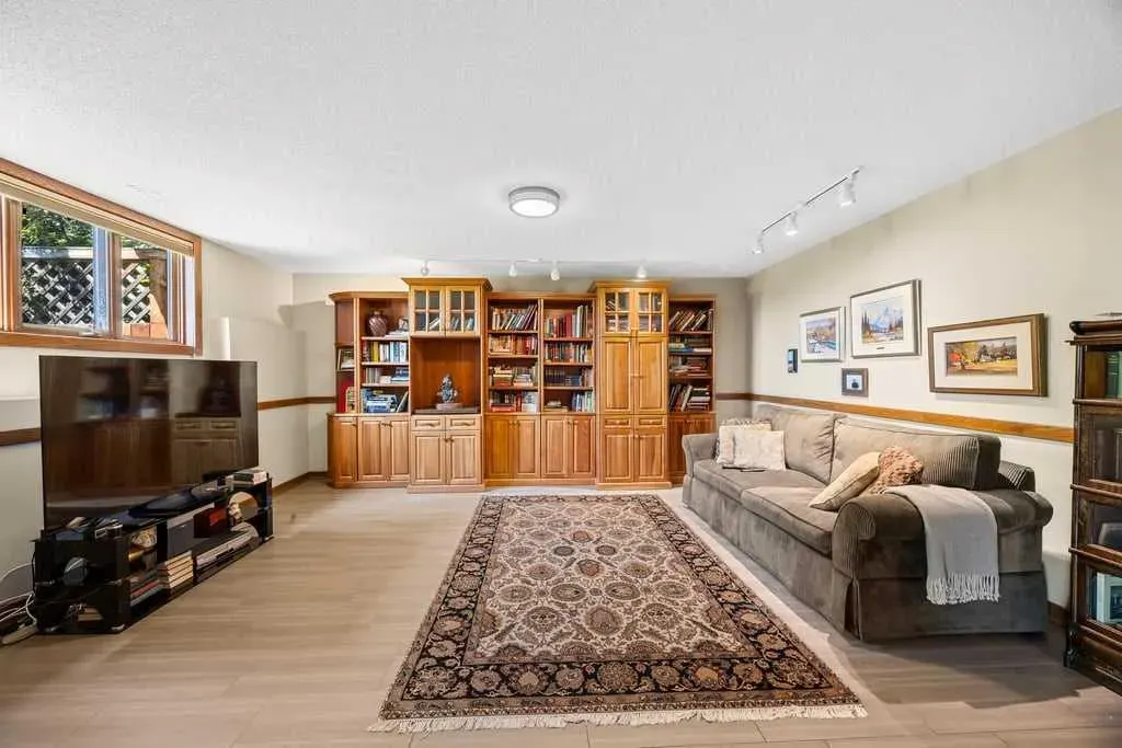 19 Westbluff Place