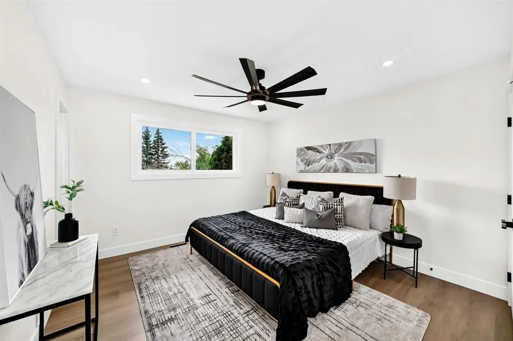 307 Silverthorn Way NW