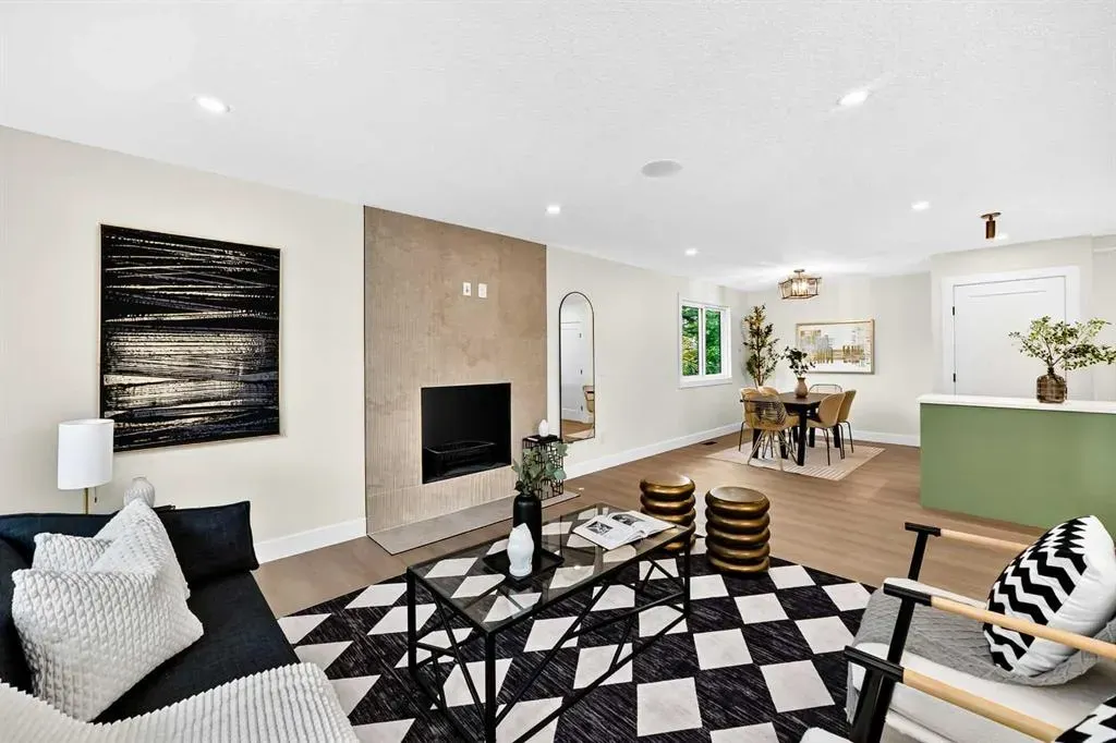 307 Silverthorn Way NW