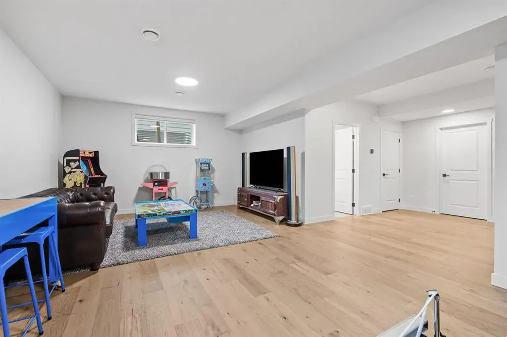 317 Grayling Manor
