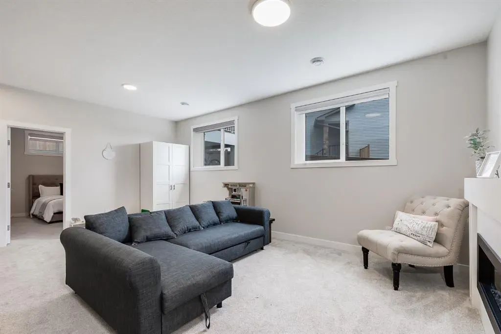 315 Monterey Place SE