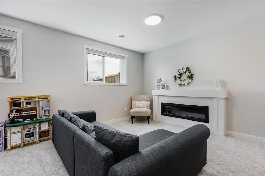 315 Monterey Place SE