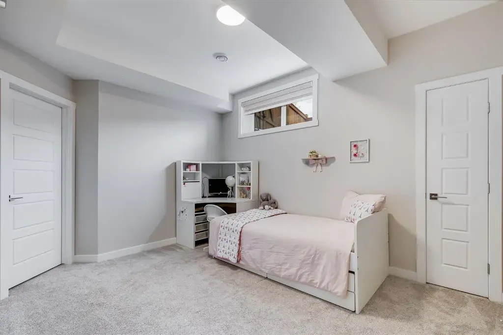 315 Monterey Place SE