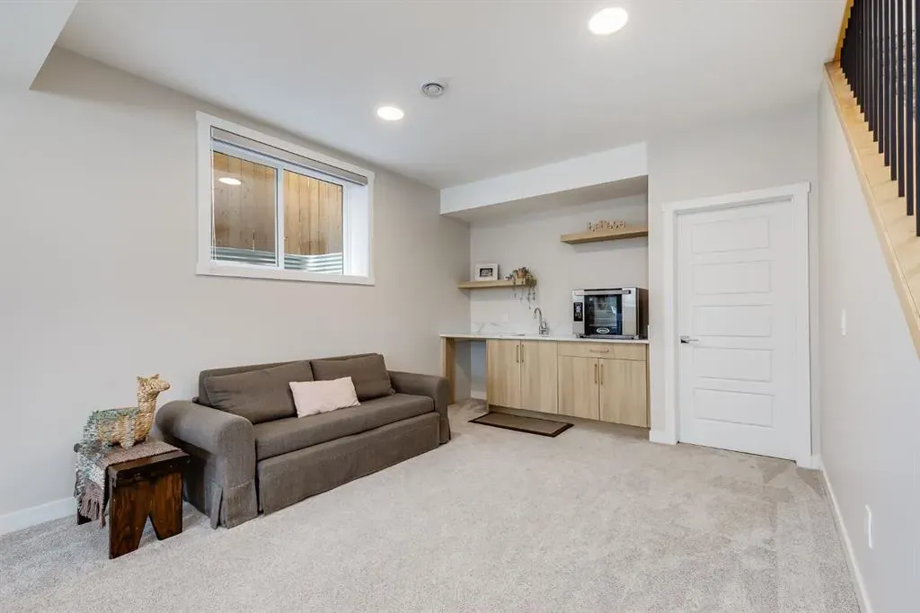315 Monterey Place SE