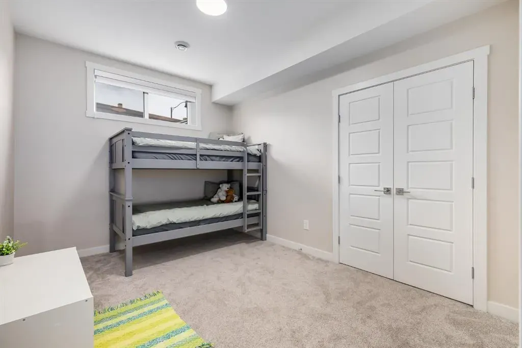 315 Monterey Place SE
