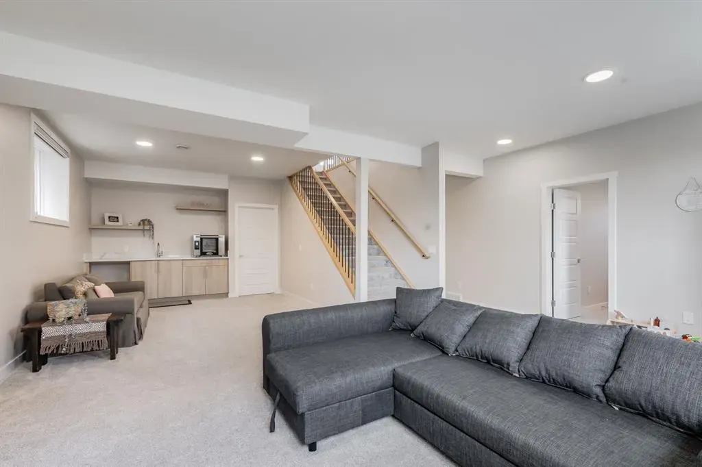 315 Monterey Place SE