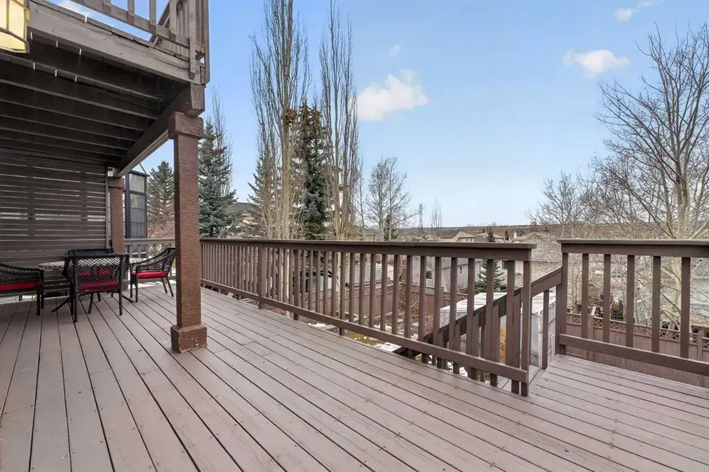 111 Valley Ponds Crescent NW
