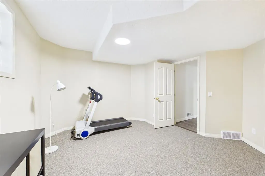 15 Royal Crest Terrace NW