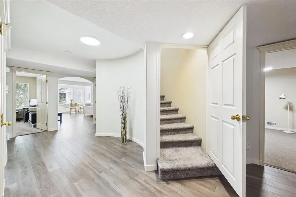 15 Royal Crest Terrace NW