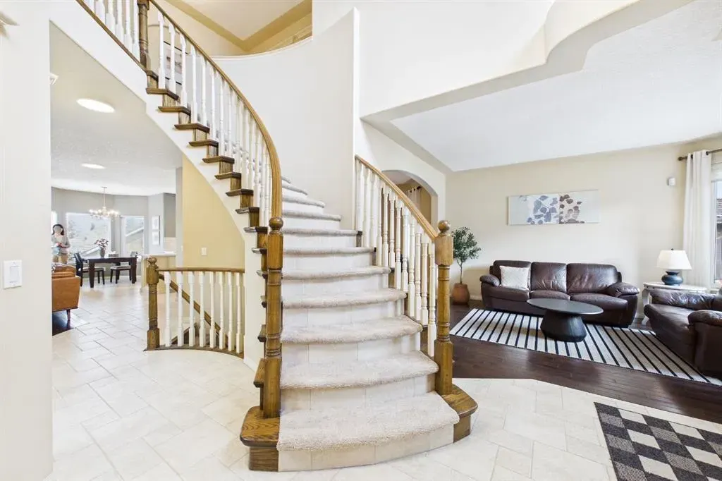 15 Royal Crest Terrace NW