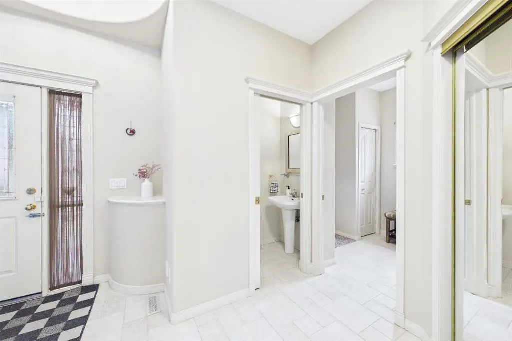 15 Royal Crest Terrace NW