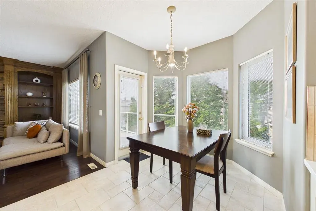15 Royal Crest Terrace NW