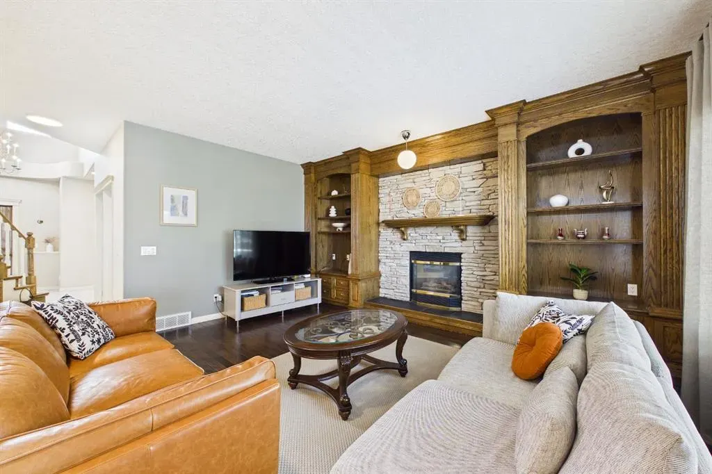 15 Royal Crest Terrace NW