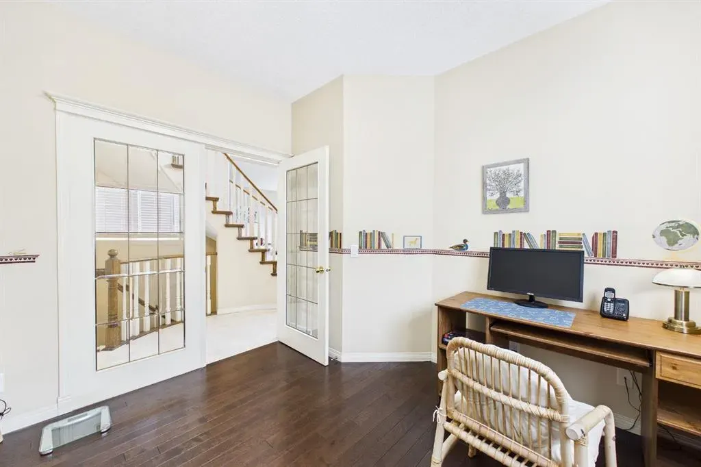 15 Royal Crest Terrace NW