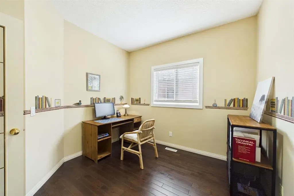 15 Royal Crest Terrace NW