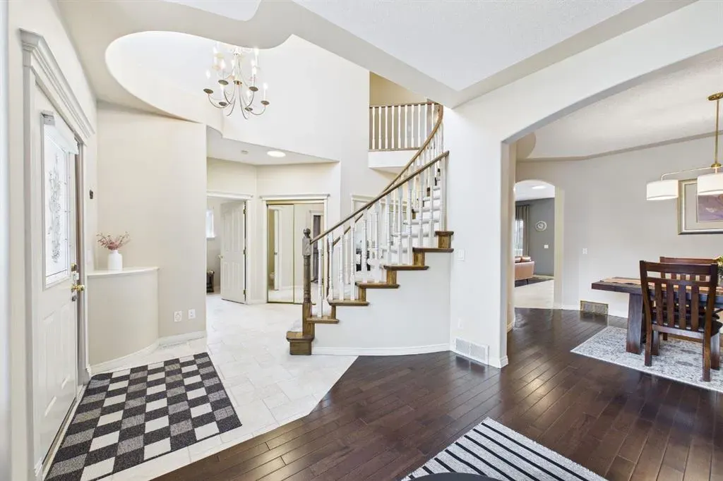 15 Royal Crest Terrace NW