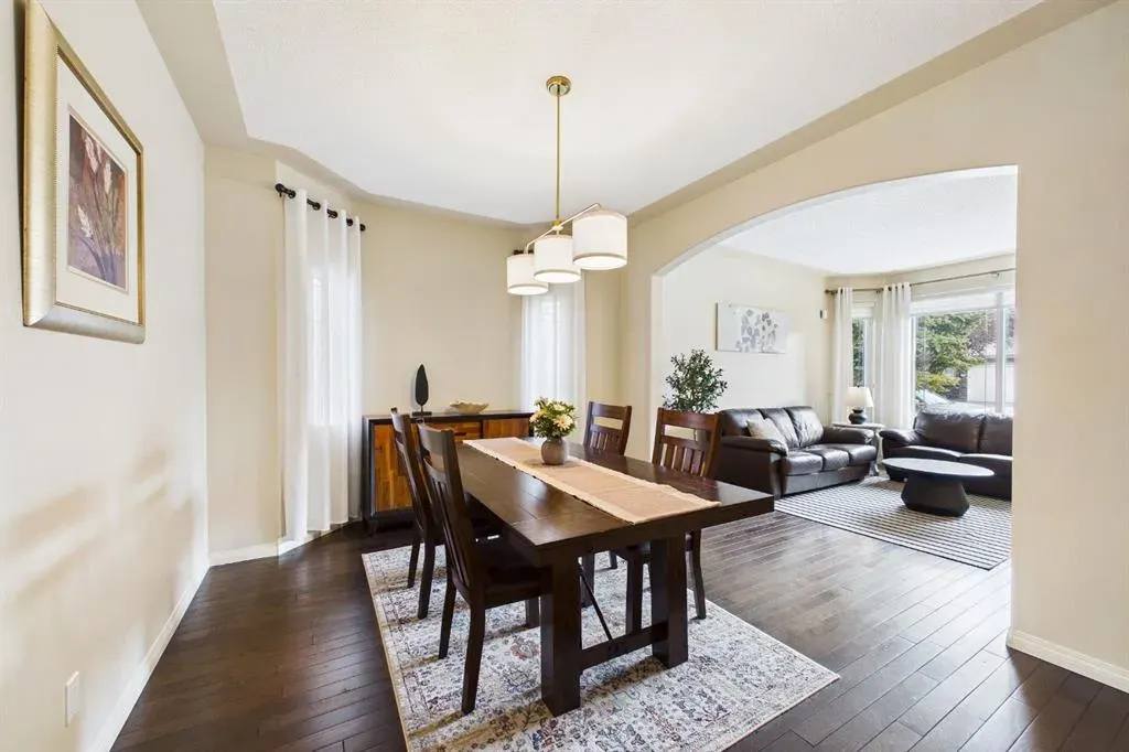 15 Royal Crest Terrace NW