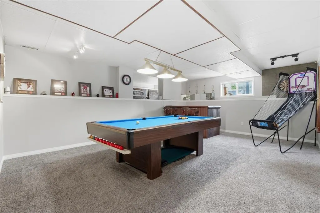 76 Crystalridge Crescent