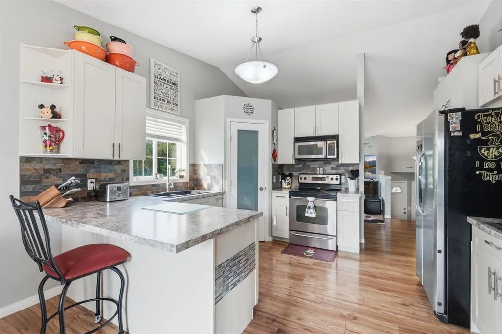 76 Crystalridge Crescent
