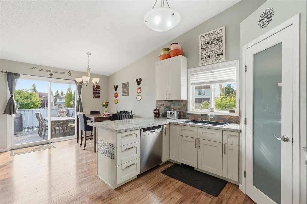 76 Crystalridge Crescent