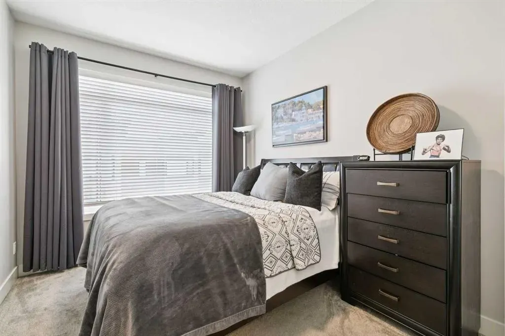 17 Royal Elm Green NW