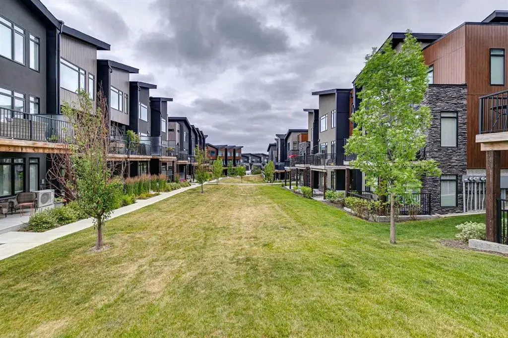 17 Royal Elm Green NW