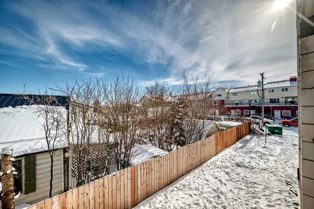 319 2 Avenue #402