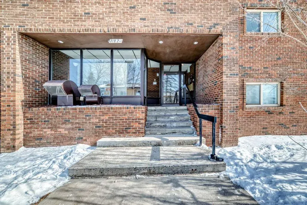 319 2 Avenue #402